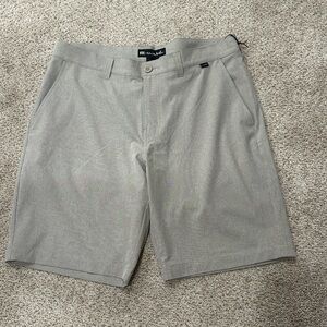 NWT Men’s Travis mathew beige 34 beck shorts